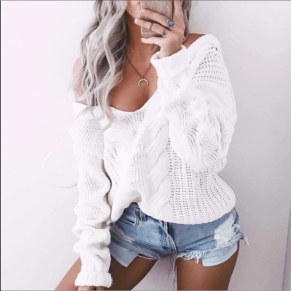 Sweaters - Cable knit sweater v neck classic white